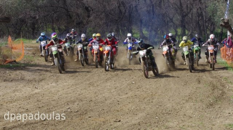 Πλούσιο θέαμα στην πίστα Moto Cross στο Μολύκρειο – (φωτο)