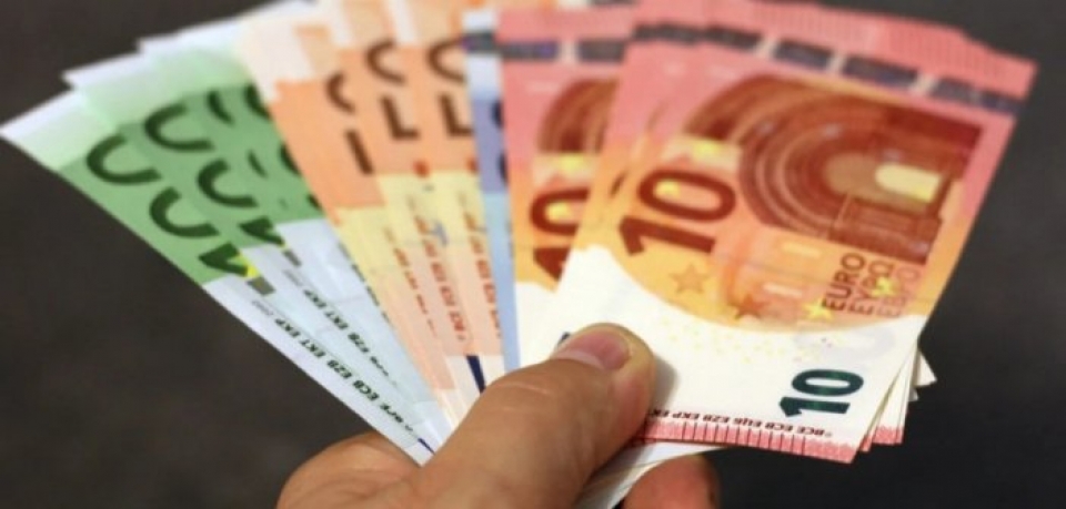 Νωρίτερα από κάθε άλλη φορά οι πληρωμές για το δώρο Χριστουγέννων ΟΑΕΔ