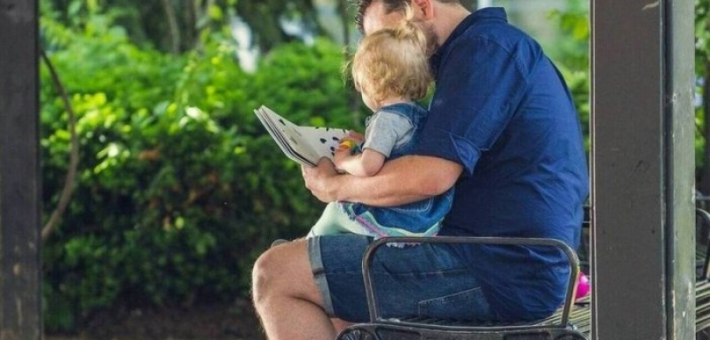 Έρχεται αύξηση της άδειας πατρότητας κατά 12 ημέρες
