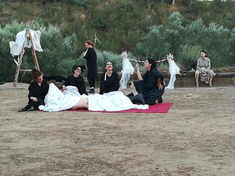 «Το σπίτι της Μπερνάρντα Άλμπα» στην αρχαία Καλυδώνα