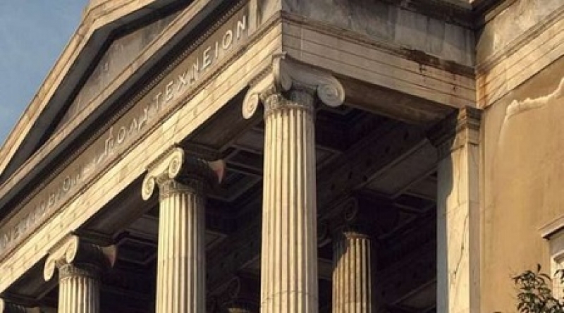 «Σαν να ‘χαν ποτέ τελειωμό τα πάθια κ’ οι καημοί του κόσμου»…