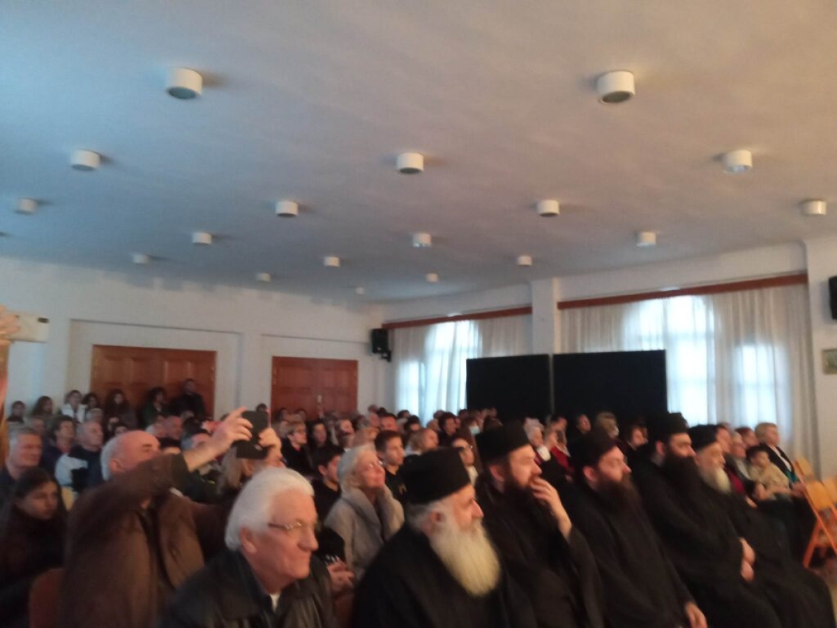 Σε κατάμεστη αίθουσα η εκδήλωση για την επέτειο της 25ης Μαρτίου στο Θέρμο (φωτο)
