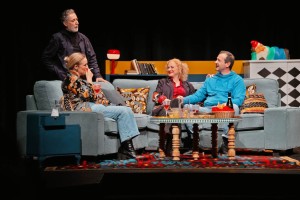 Οι τελευταίες παραστάσεις της θεατρικής κωμωδίας «Οι γείτονες από πάνω» στο Δη.Πε.Θε. Αγρινίου