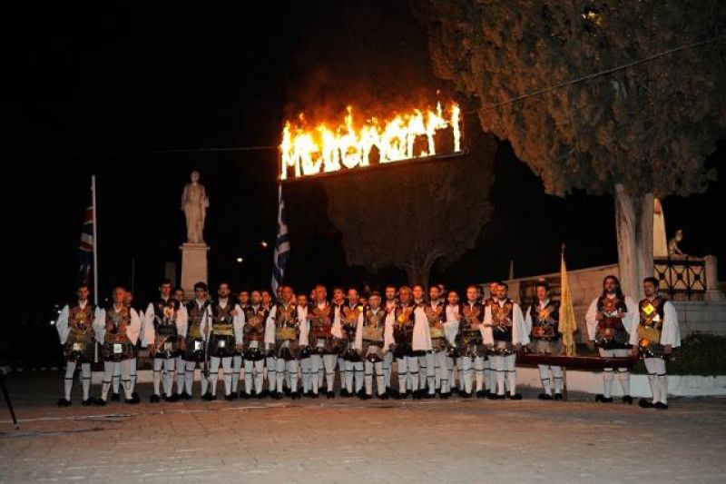 Μεσολόγγι: Η “Λεωφόρος των Φιλαρμονικών” πριν τη βραδυνή πομπή (video)