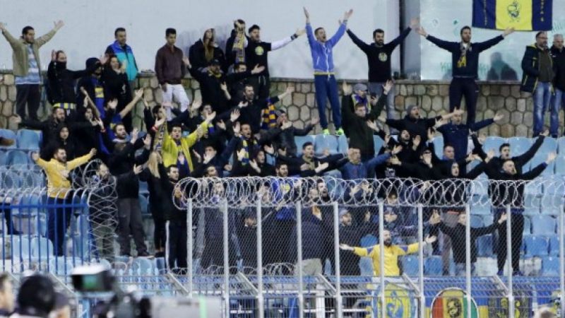 Η «κυανοκίτρινη» εξέδρα στην Λαμία