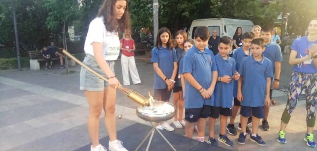 Αγρίνιο: Λαμπαδηδρομία από τα εκπαιδευτήρια “Παναγία Προυσιώτισσα” για το έργο του συλλόγου “ΦΛΟΓΑ”