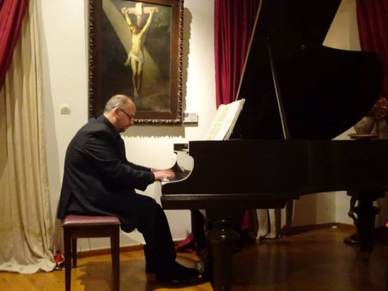 Θαυμασμός για τον δεξιοτέχνη Τόνυ Βουλιμιώτη σε ρεσιτάλ στη “Διέξοδο”