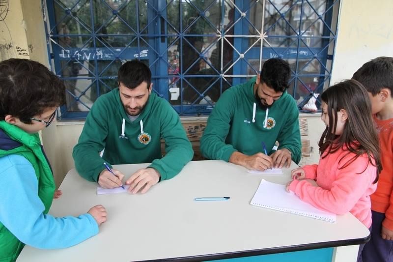 Α.Ο. Αγρινίου: Η ομάδα μας δίπλα στους μαθητές. Επίσκεψη στο 8ο Δημοτικό Σχολείο Αγρινίου