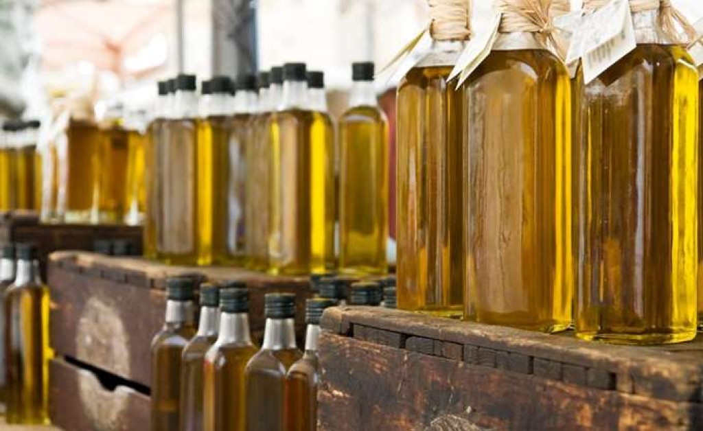 Ελαιόλαδο: Πιέζονται οι τιμές παραγωγού στην Ελλάδα – Ανεβασμένα νούμερα για τις επιτραπέζιες ελιές