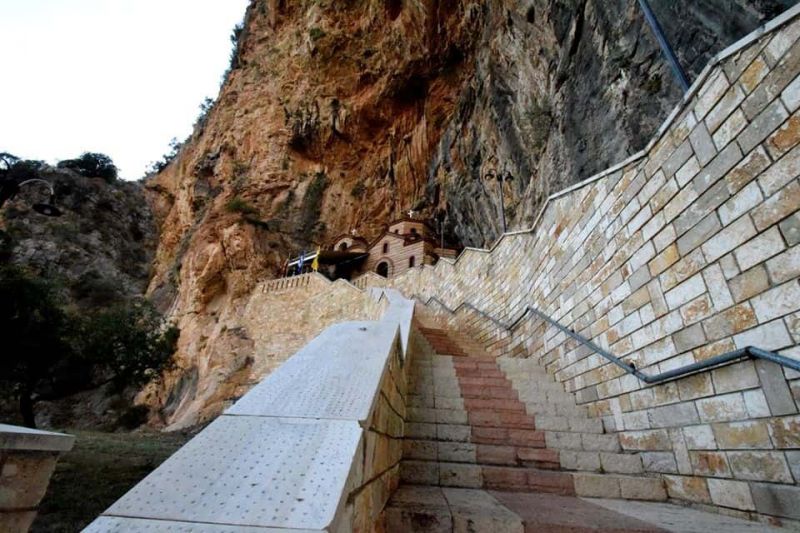 Η Αγία Ελεούσα στο φαράγγι της Κλεισούρας του Αρακύνθου