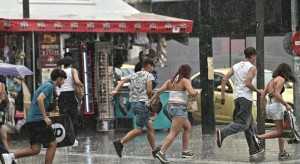 Καιρός: Με σποραδικές βροχές από το μεσημέρι ξεκινά η εβδομάδα