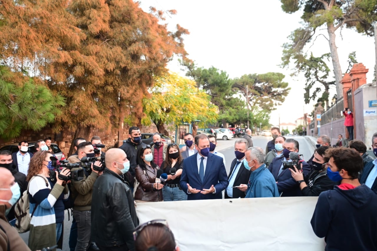 Διάλογο με αγρότες διαδηλωτές είχε ο κ. Λιβανός στη Μυτιλήνη