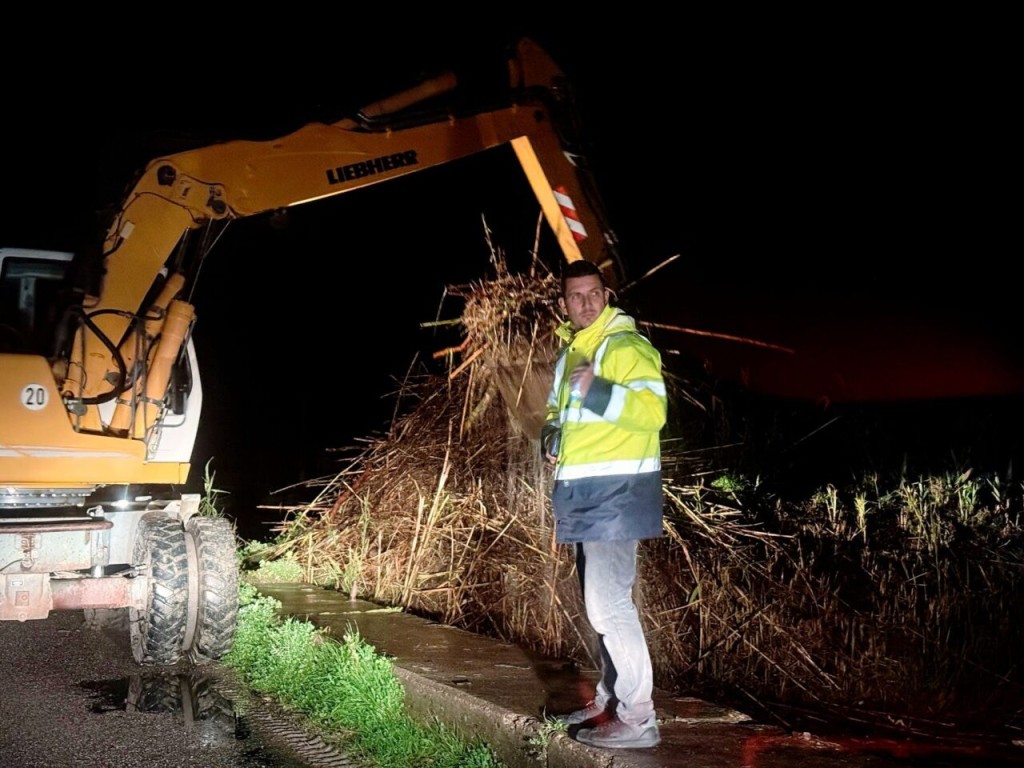 Κλείσοβα Μεσολογγίου: Κίνδυνος υπερχείλισης σε γέφυρα – Άμεση παρέμβαση της Πολιτικής Προστασίας