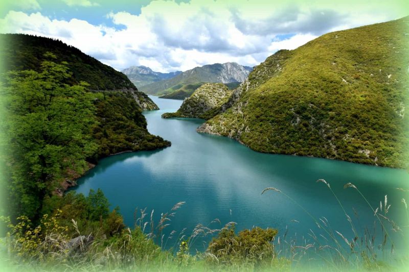 Το μεγαλείο της φύσης στη λίμνη Ευήνου (φωτο)