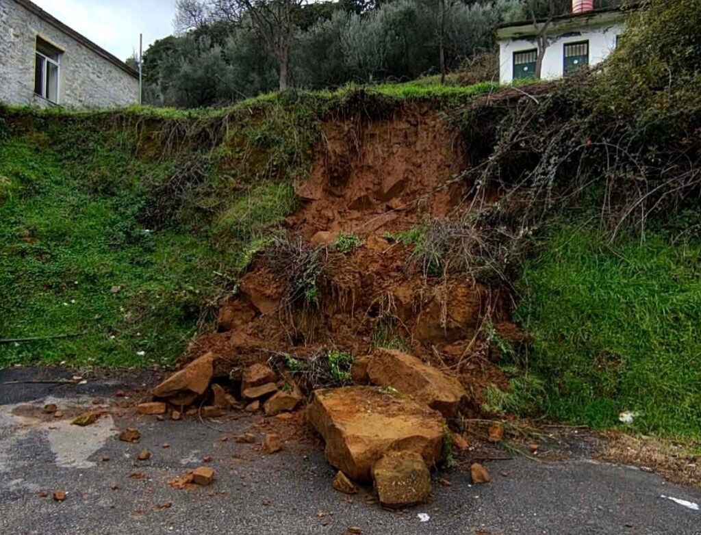 Προβλήματα από την κακοκαιρία στο Άνω Κεράσοβο (φωτο)