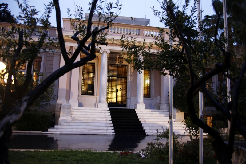 Οκτώ μύθοι και οκτώ αλήθειες (της σημερινής συγκυρίας), του Νίκου Οικονομίδη