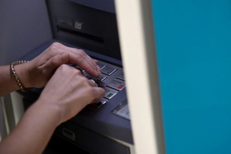 Επίδομα 534 ευρώ: Όλα τα ποσά που μπαίνουν σήμερα στους λογαριασμούς