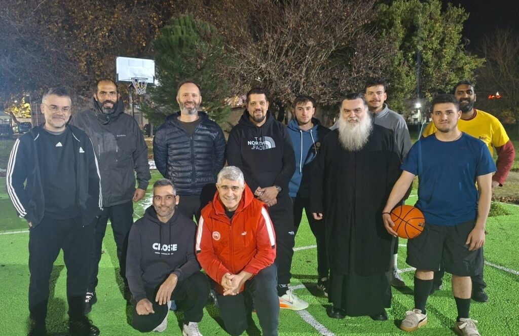 Αγρίνιο: Έπαιξαν μπάσκετ στο προαύλιο του Αγίου Δημητρίου – Οι ομάδες και ο σκοπός του «Streetball»