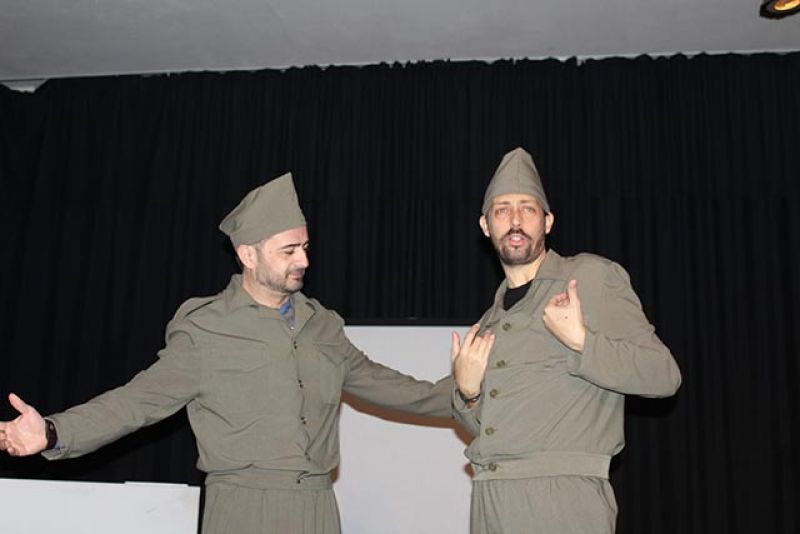 Θεατρική παράσταση στην Αμφιλοχία: “Έξω χιονίζει” (Σ/Κ 24-25 κ Δευ 26/3/2018)