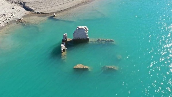 «Βουτιά» στους βυζαντινούς θησαυρούς της λίμνης Κρεμαστών: Τι βρήκαν οι δύτες στα 30 μ. βάθος (www.cnn.gr)