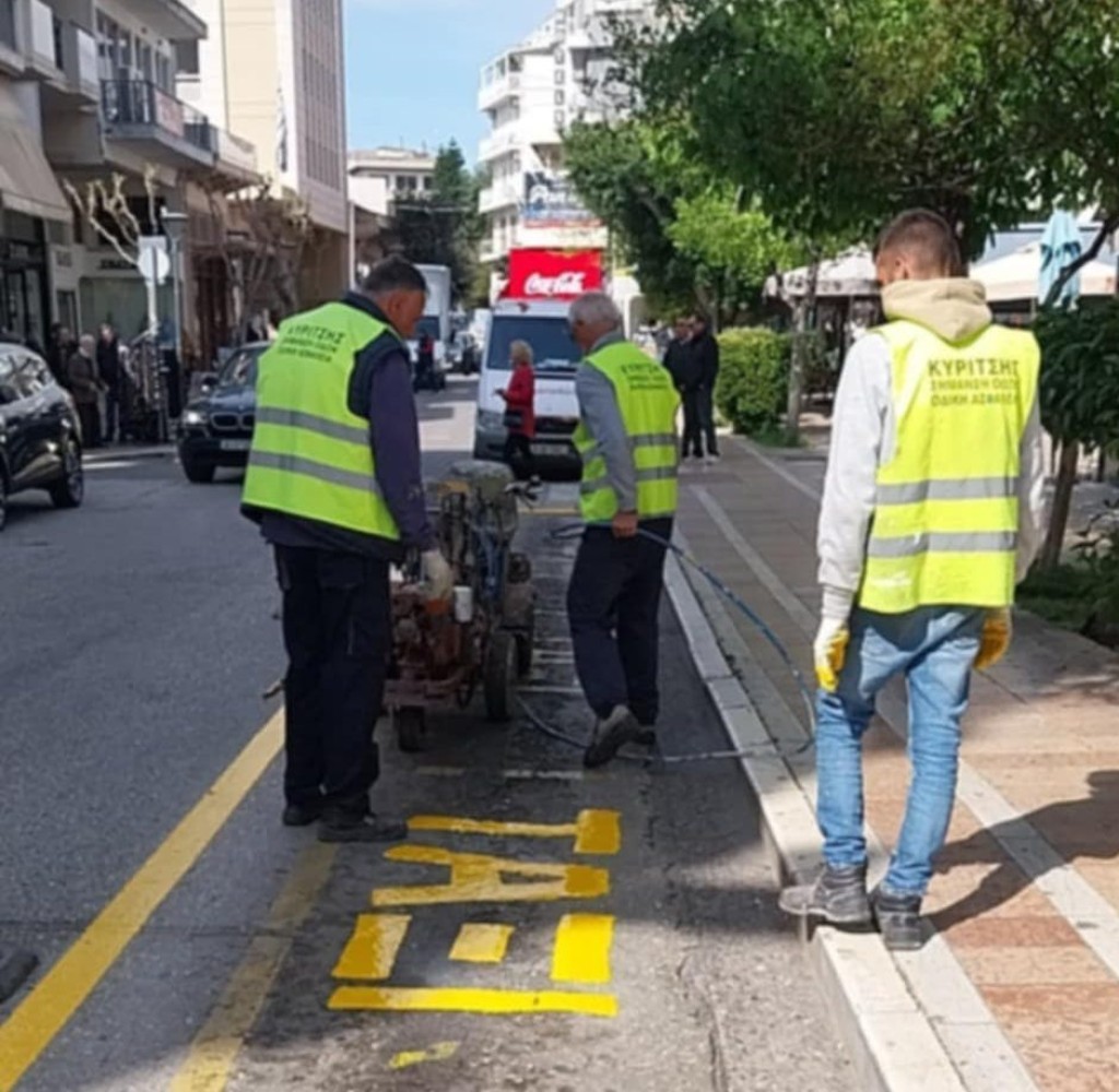 Αγρίνιο: Ικανοποίηση με... ευχές από τα ταξί της πόλης για τις διαγραμμίσεις του Δήμου!