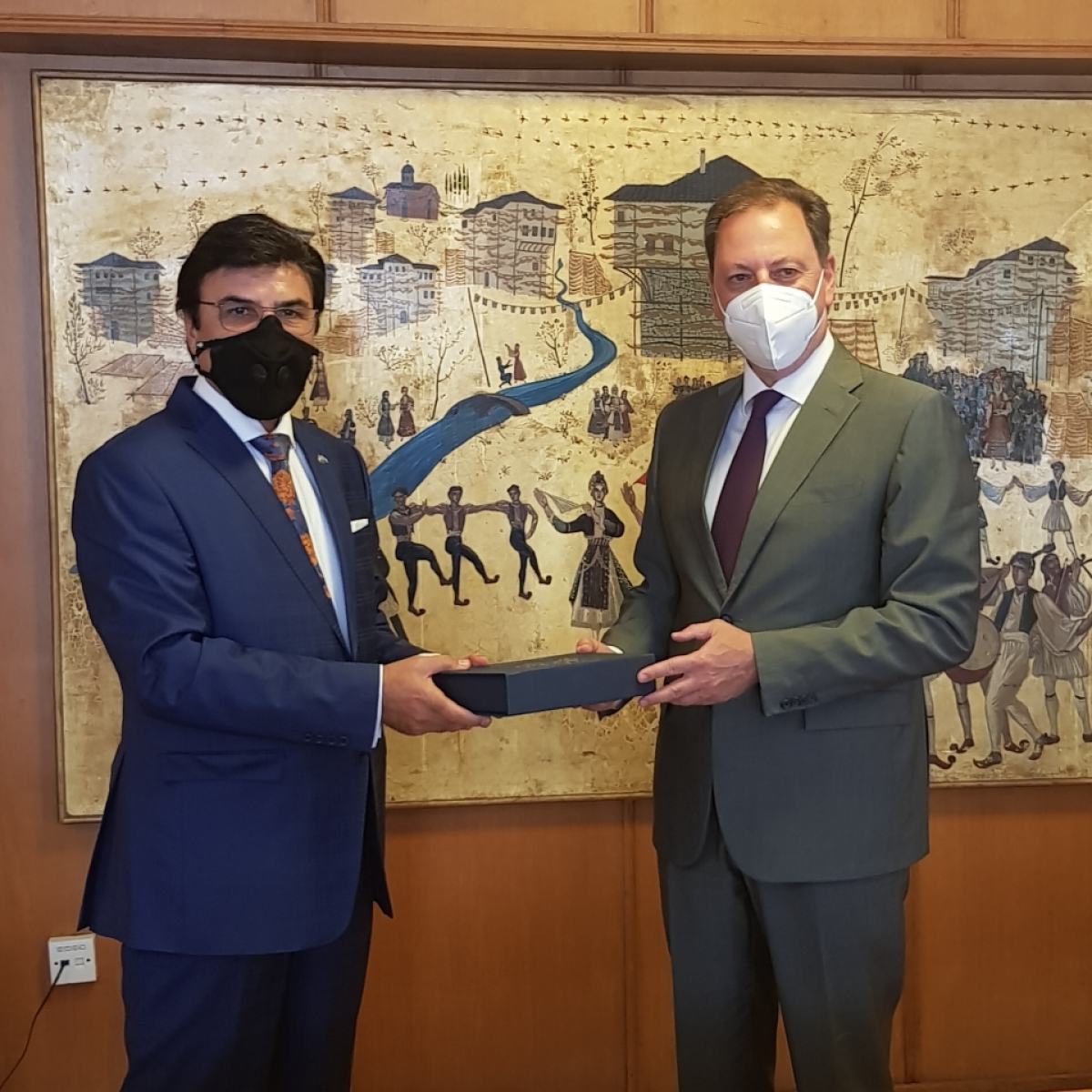 Έντονο ενδιαφέρον για επενδύσεις και ελληνικά αγροδιατροφικά προϊόντα από τα Ηνωμένα Αραβικά Εμιράτα - Συνάντηση Λιβανού με πρεσβευτή ΗΑΕ