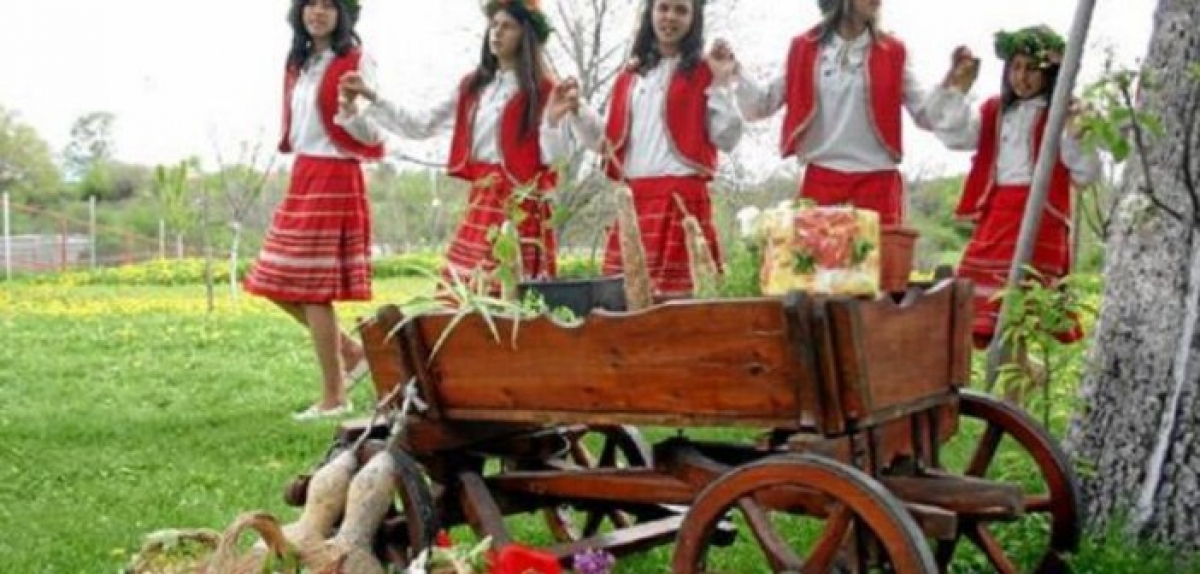 Σάββατο του Λαζάρου: Κάλαντα – έθιμα Λαζαρίνες και «λαζαράκια»