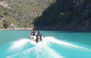 Λίμνη Κρεμαστών: Η μεγαλύτερη τεχνητή λίμνη της Ελλάδας που μοιάζει με ζωγραφιά