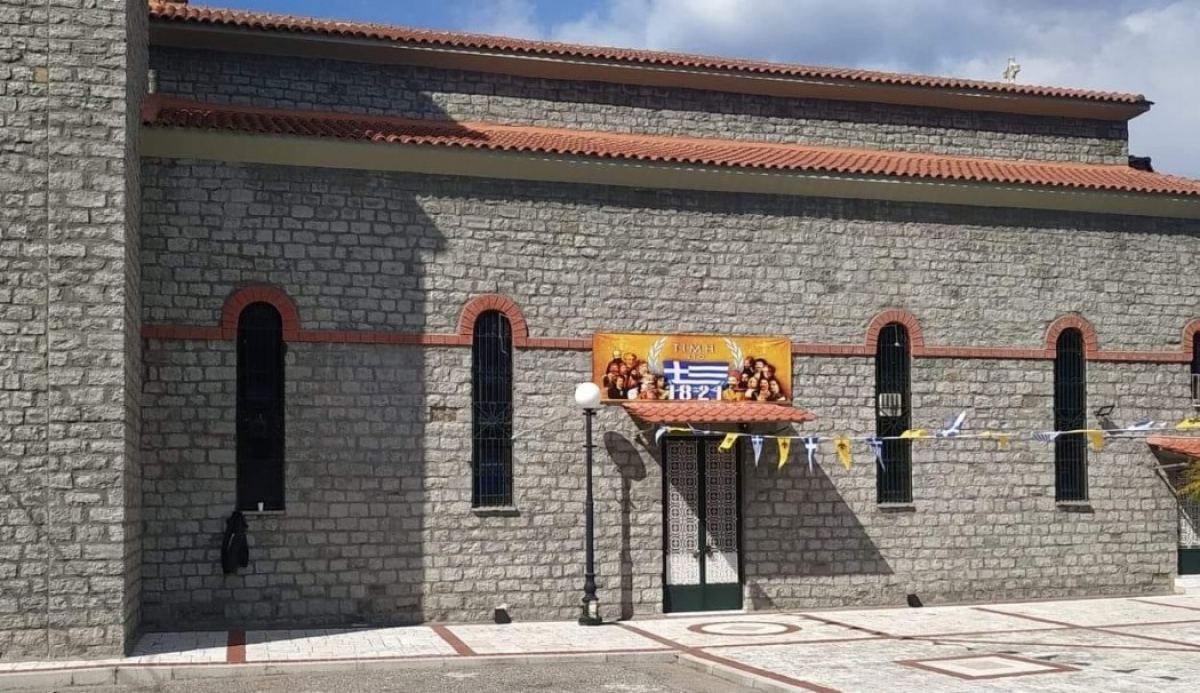 200 χρόνια από την Επανάσταση του 1821: Στολισμοί και πανό σε πολλά σημεία του δήμου Αγρινίου