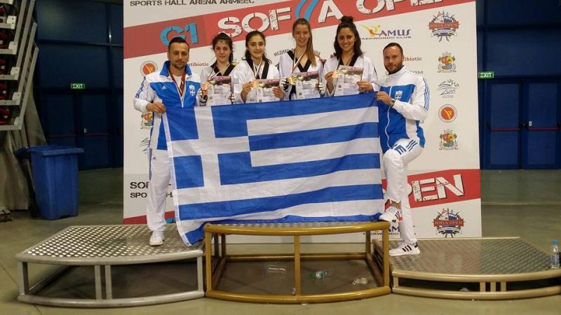 Προπονητής στην εθνική ομάδα Taekwondo ο προπονητής του ΑΣ Θησέας Αιτ/νιας Κακαρελης Νίκος. Καλλιφωνης Χριστόφορος και Μεσυνδιανουν Ρωμαλέα στην εθνική ομάδα.