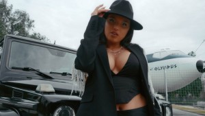 Έλενα Χάρου: Με άρωμα καλλιστείων το βίντεο κλιπ του νέου της single!