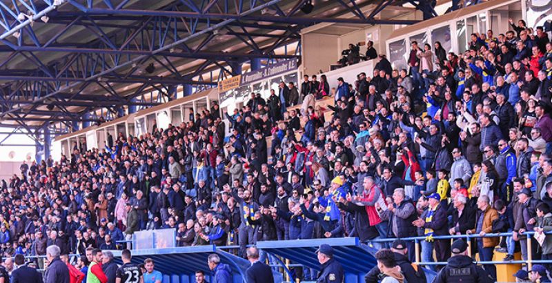 Super League: Αγώνες με θεατές;