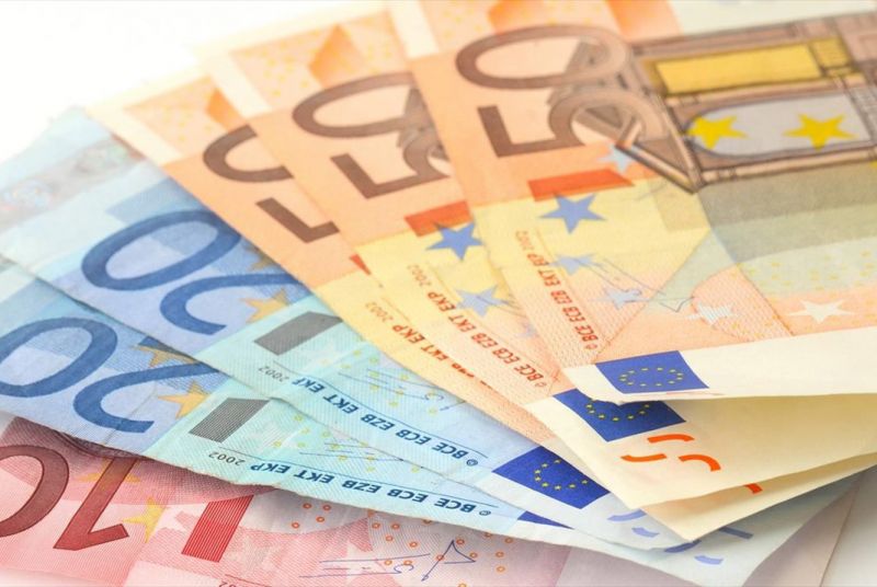Αύξηση σε κατώτατο μισθό: Ξεκινά η διαβούλευση – Ποια τα σενάρια