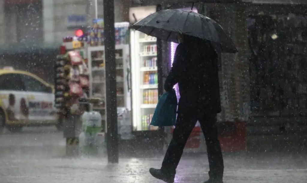 Καιρός: Βροχερός σήμερα Τετάρτη με καταιγίδες και θερμοκρασία σε μικρή άνοδο