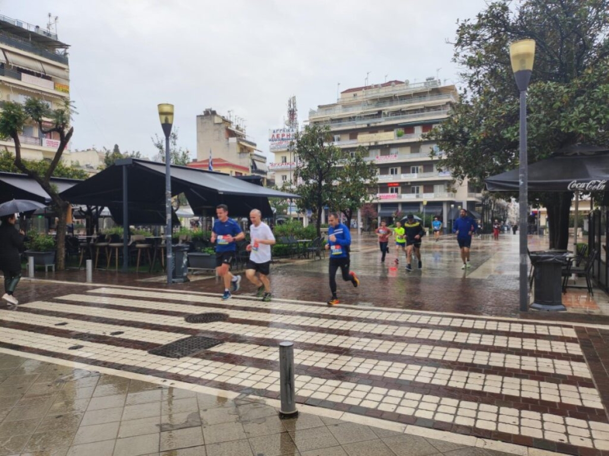 Αγρίνιο: Δεν τους πτόησε η βροχή, μικροί και μεγάλοι έτρεξαν στον 10ο Λαϊκό Αγώνα Δρόμου «Άγιος Αρτέμιος» (φωτο)