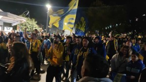 Ξεσήκωσε το Αγρίνιο η πορεία για τα 100 χρόνια του Παναιτωλικού – Πλήθος φιλάθλων στους δρόμους