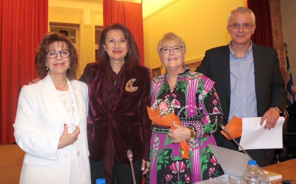 Παρουσιάστηκε με μεγάλη επιτυχία το βιβλίο της φιλολόγου συγγραφέως Πόπης Ντόβα Μπαζάκα με τον τίτλο «Ακτινογραφώντας τον σύγχρονο κόσμο»