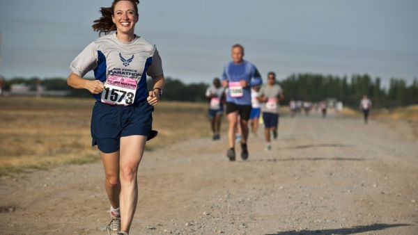 Οι πέντε συνήθειες που μπορούν να μας χαρίσουν πάνω από μια δεκαετία ζωής
