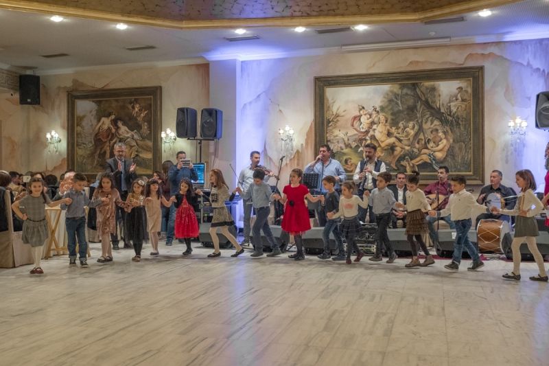 Με μεγάλη συμμετοχή, ενθουσιασμός και κέφι, ο ετήσιος χορός που διοργάνωσε ο Λαογραφικός Όμιλος της Γυμναστικής Εταιρείας Αγρινίου (ΓΕΑ)