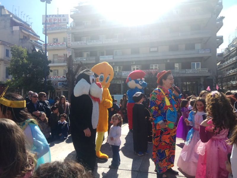 Διαγωνισμός ωραιότερης στολής και παιχνίδια στο «Αποκριάτικο Πανηγύρι» στο Αγρίνιο (video)