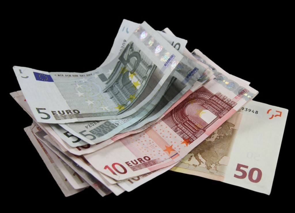 Μόνιμο ετήσιο επίδομα 250 ευρώ σε συνταξιούχους και ΑμεΑ – Οι δικαιούχοι και τα κριτήρια, πότε πληρώνεται