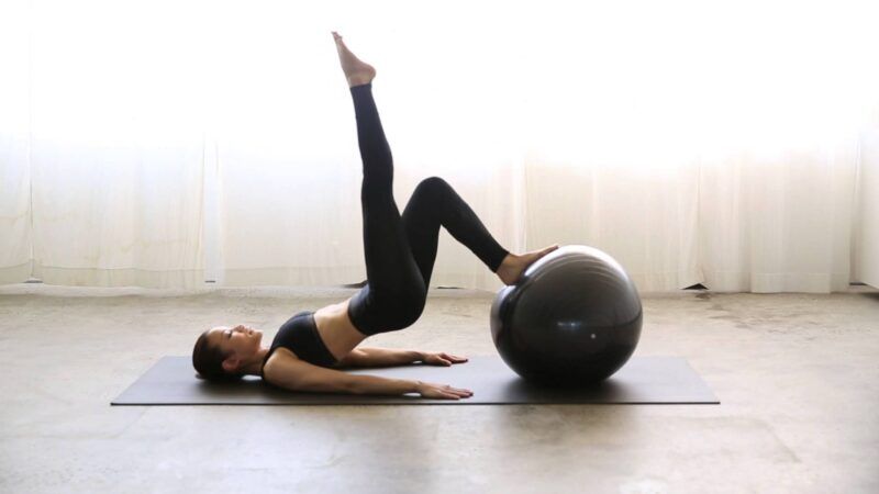 15 λεπτά Pilates στο σπίτι