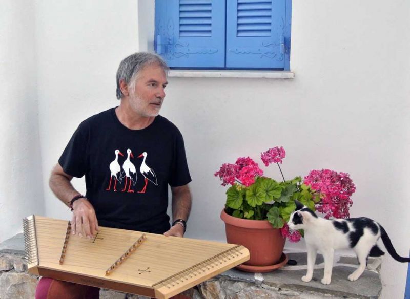 Γιάννης Ψειμάδας: Ζούμε σε μια χώρα που το φως είναι ο απόλυτος πλούτος της