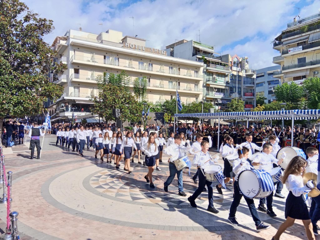 28η Οκτωβρίου: παρέλαση με περηφάνια στο Αγρίνιο (φωτό, βίντεο)