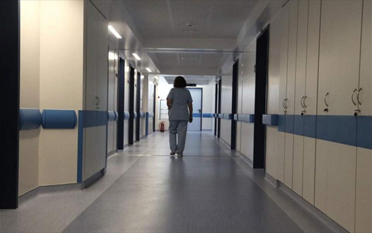 Ένας στους δέκα Έλληνες δίνει «φακελάκι» για υγειονομική περίθαλψη – Τι έδειξε έκθεση της ΕΕ για τη διαφθορά