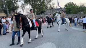 Μεσολόγγι: Εντυπωσιακή η συμμετοχή των καβαλαραίων και των αρματωμένων στο φετινό πανηγύρι του Άη-Συμιού