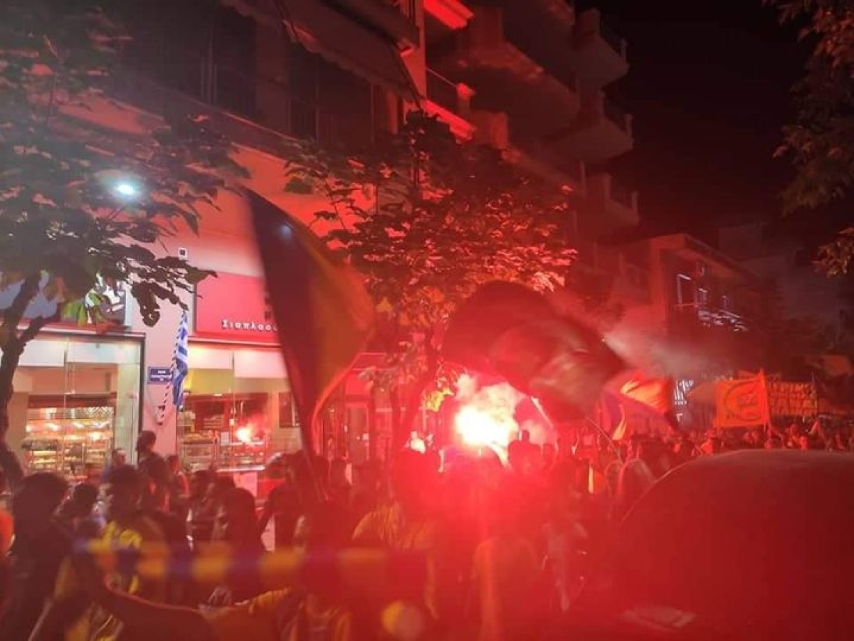Παναιτωλικός: Ευχές για καλή σεζόν από Θύρα 6 σε Αναστασίου-παίκτες και σύνθημα νίκης με Άρη (βίντεο)