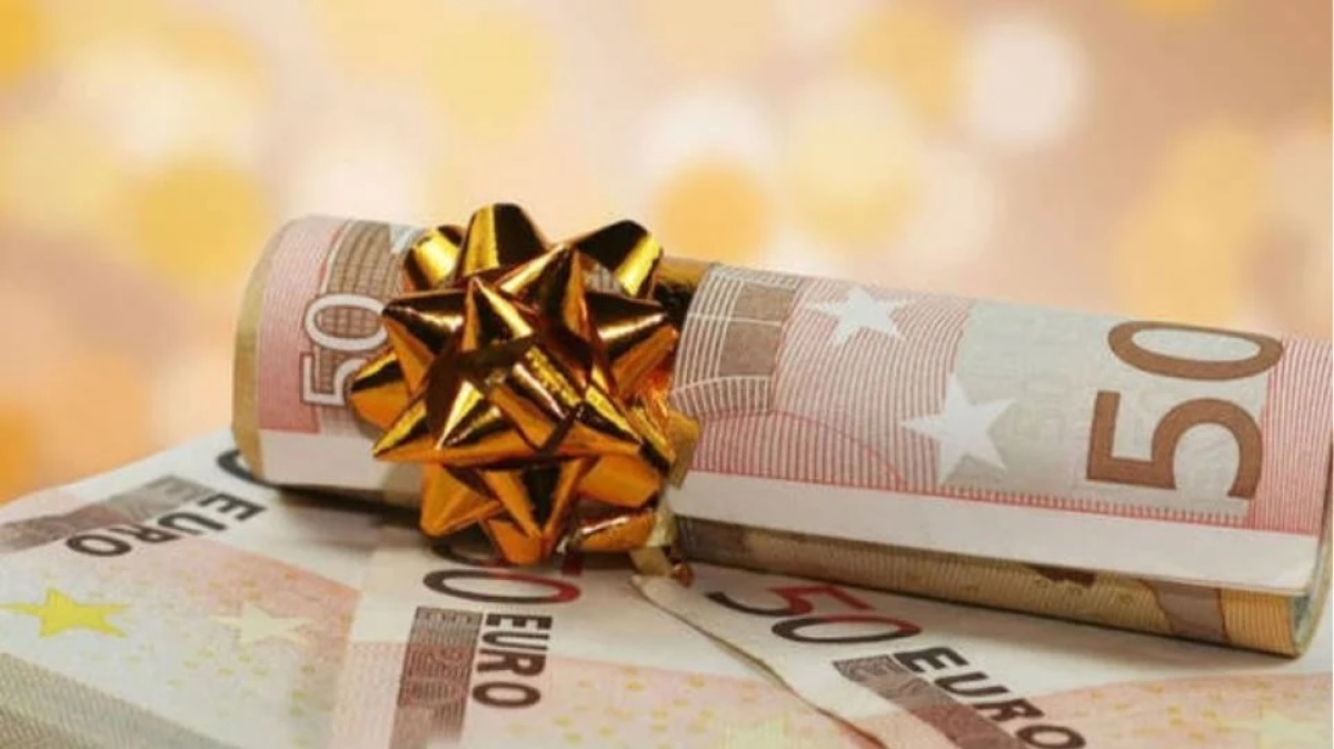 Πώς θα αμειφθούν όσοι εργαστούν Πρωτοχρονιά και Θεοφάνεια – Τι προβλέπεται για τους ιδιωτικούς υπαλλήλους