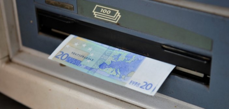 Επίδομα 800 ευρώ: Αυτοί είναι οι νέοι δικαιούχοι – Πώς θα υποβάλετε την αίτηση