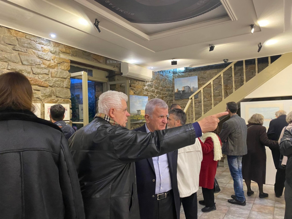 Πλήθος κόσμου στα εγκαίνια της έκθεσης ζωγραφικής «Περαστικώς» του Γιώργου Παπασάϊκα (εικόνες)